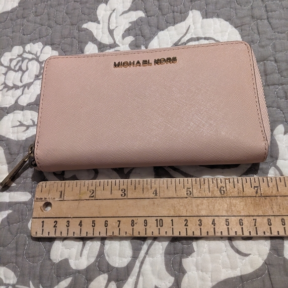 Michael Kors matching purse and wallet - Picture 11 of 15